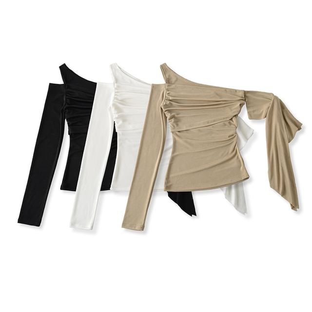 Cutout Ruched One-Shoulder Asymmetric-Neck Slim-Fit Long-Sleeved Tee