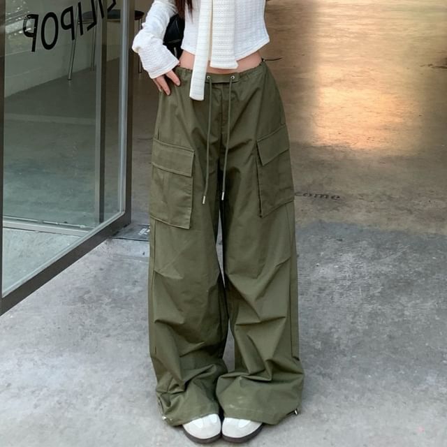Long-Sleeve Tie-Neck Plain Crop Knit Top / Drawstring Waist Baggy Cargo Pants