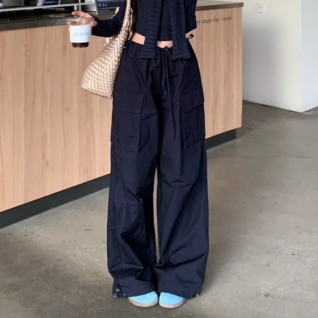 Long-Sleeve Tie-Neck Plain Crop Knit Top / Drawstring Waist Baggy Cargo Pants