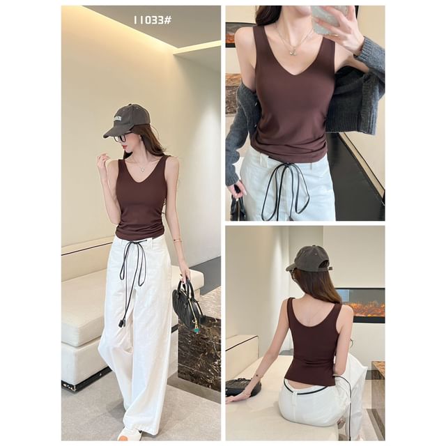 Ruched Padded V-Neck Fitted Sleeveless Tank Top