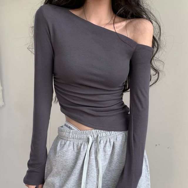 Cold-Shoulder Long Sleeve Shirred Asymmetric T-Shirt