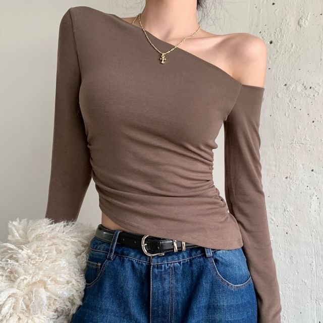 Cold-Shoulder Long Sleeve Shirred Asymmetric T-Shirt