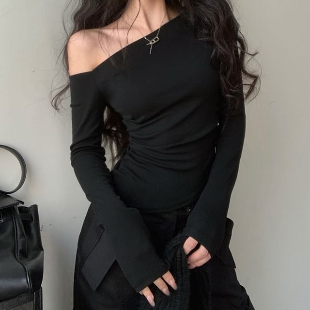 Cold-Shoulder Long Sleeve Shirred Asymmetric T-Shirt