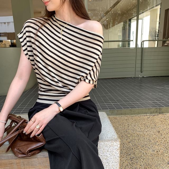 V-Neck Short-Sleeve Striped Top