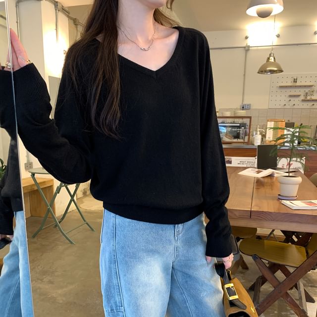 V-Neck Long-Sleeve Plain Knit Top