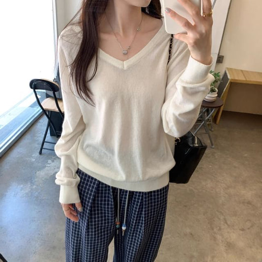 V-Neck Long-Sleeve Plain Knit Top
