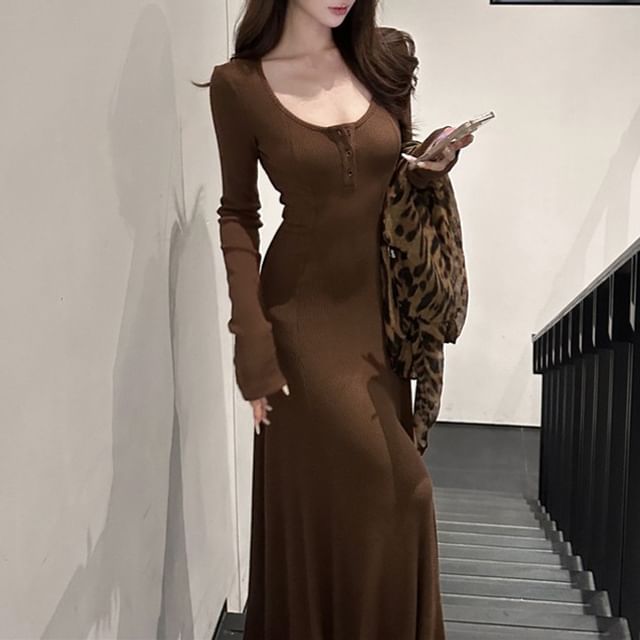 Long-Sleeve Scoop Neck Plain Maxi Sheath Knit Dress