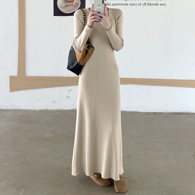 Long-Sleeve Scoop Neck Maxi A-Line Knit Dress
