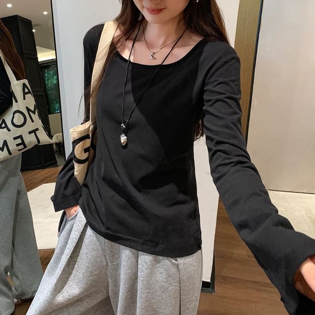 Plain Scoop-Neck Long-Sleeve T-Shirt