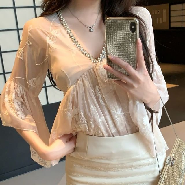 3/4-Sleeve V-Neck Blouse / Mini Skirt
