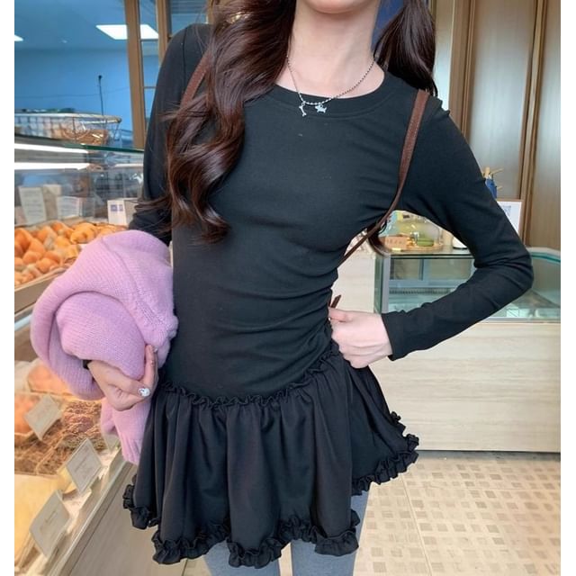 Ruffle Hem Fitted Long Sleeve Tee