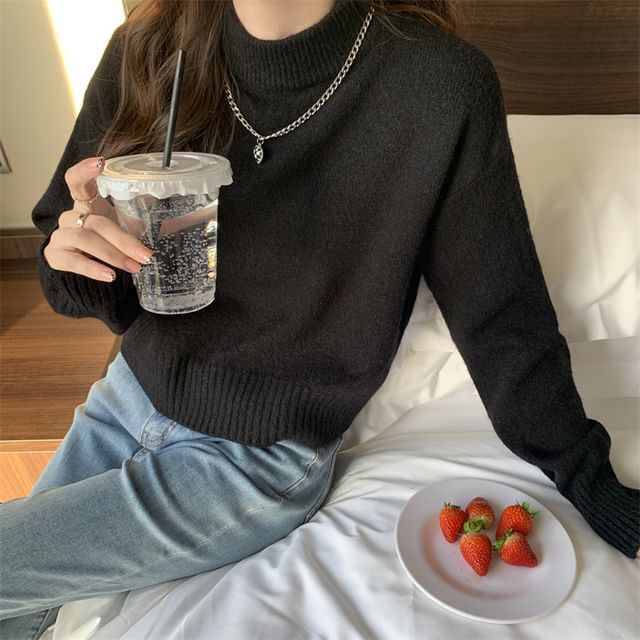 Mock Neck Crop Sweater with Drop Shoulder and Plain Design