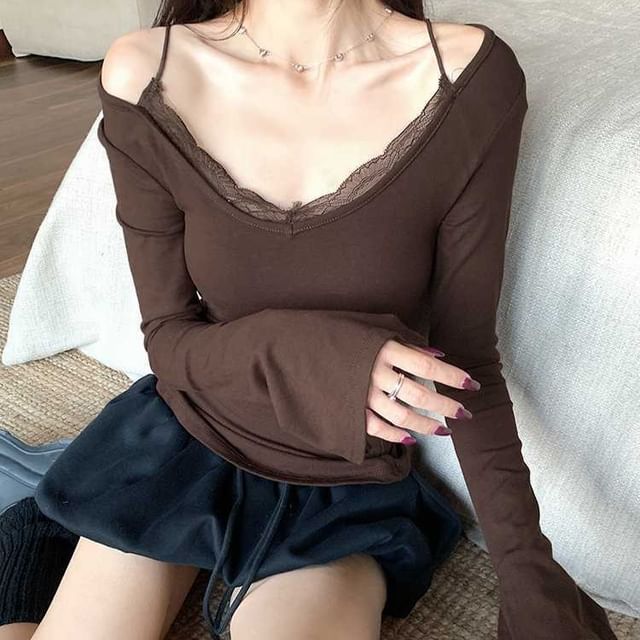 Slim Fit Lace Panel V-Neck Tee with Mock Two-Piece Design