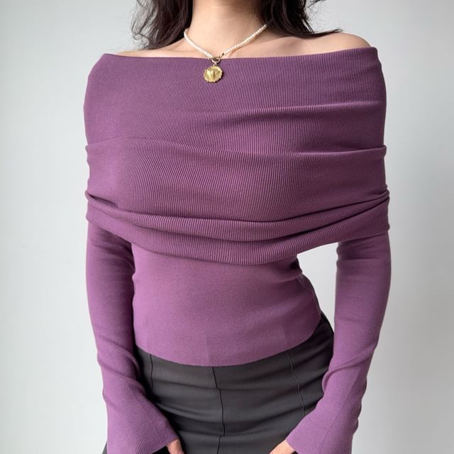 Off-Shoulder Long-Sleeve Knit Pullover in Solid Color