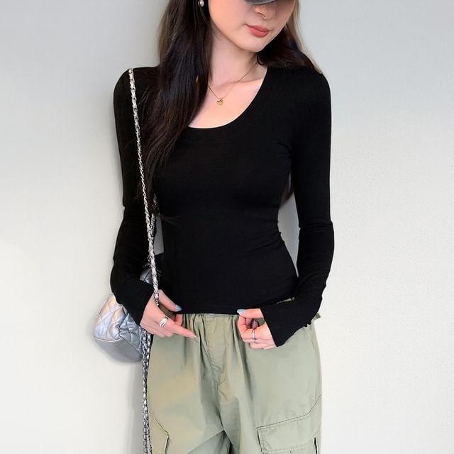 Scoop Neck Slim-Fit Crop Long-Sleeve Tee