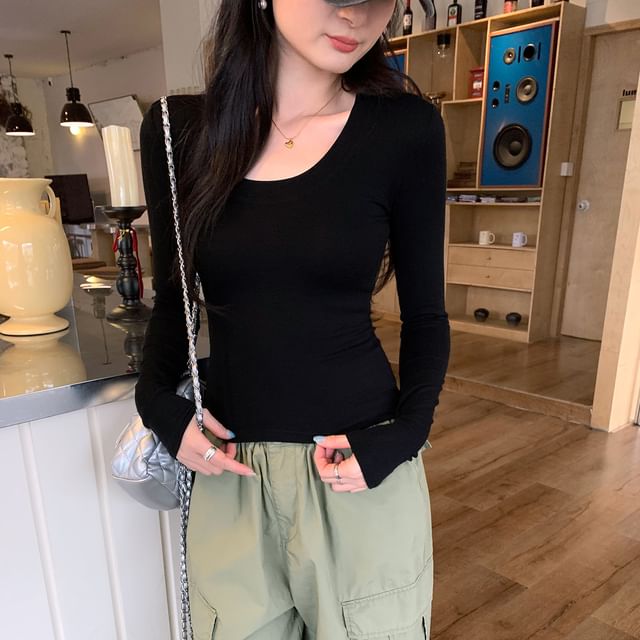 Scoop Neck Slim-Fit Crop Long-Sleeve Tee