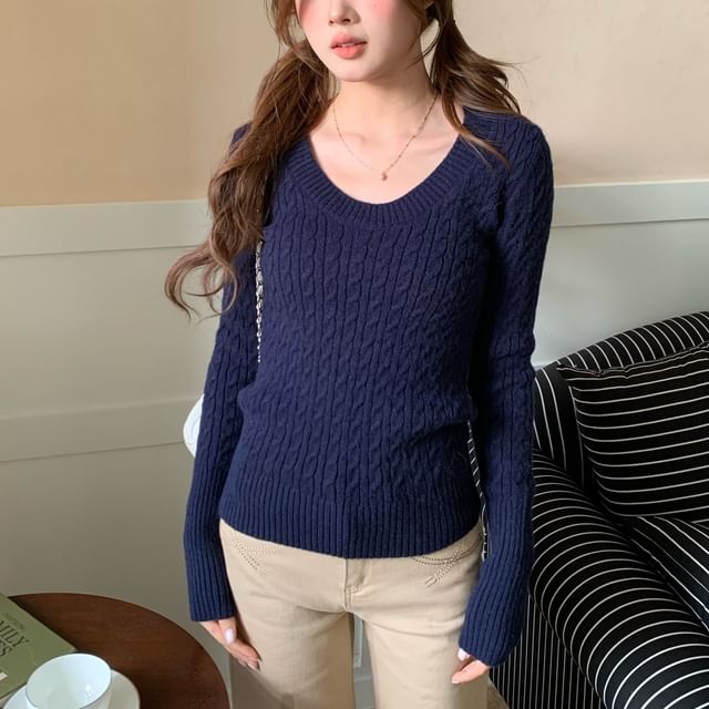 Crew Neck Cable Knit Pullover Sweater