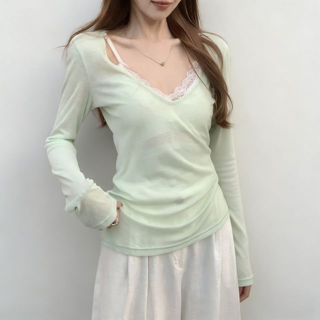 V-Neck Lace Panel Slim Fit Crop Camisole Top