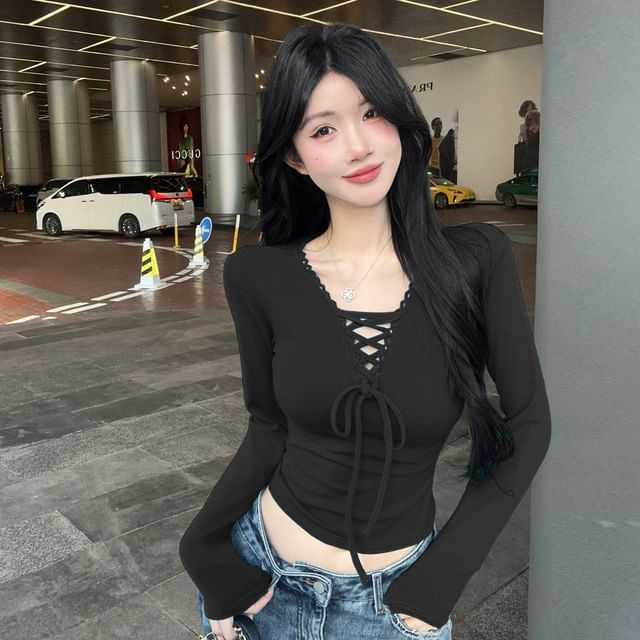 Long Sleeve V-Neck Lace-Up Crop T-Shirt