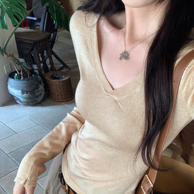 V-Neck Long-Sleeve Basic Top