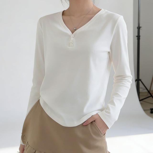 Classic V-Neck Long-Sleeve Tee in Solid Color