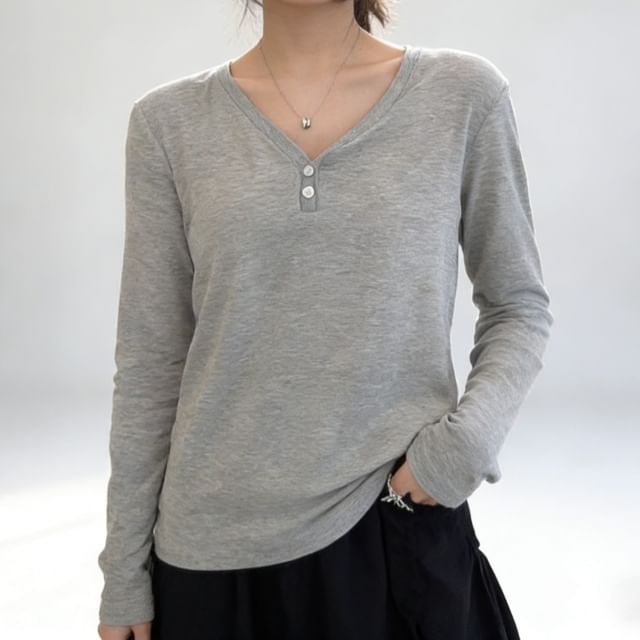 Classic V-Neck Long-Sleeve Tee in Solid Color