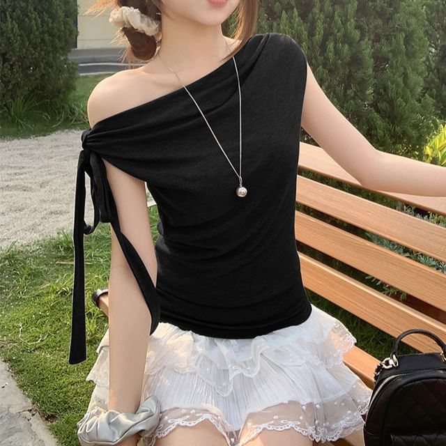 Off-Shoulder Asymmetric Fitted Top