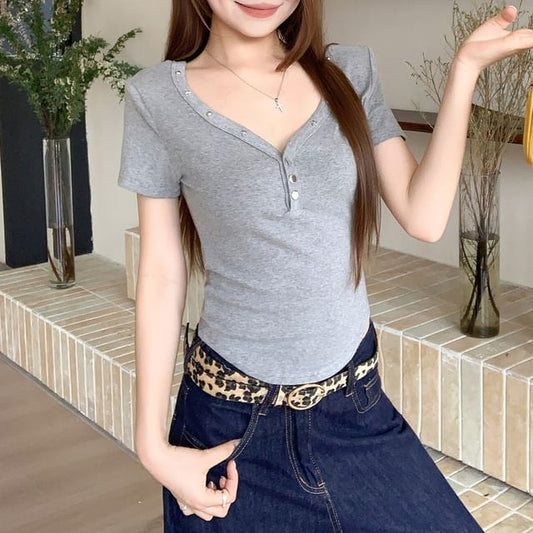 Studded V-Neck Fitted Tee with Short Sleeves