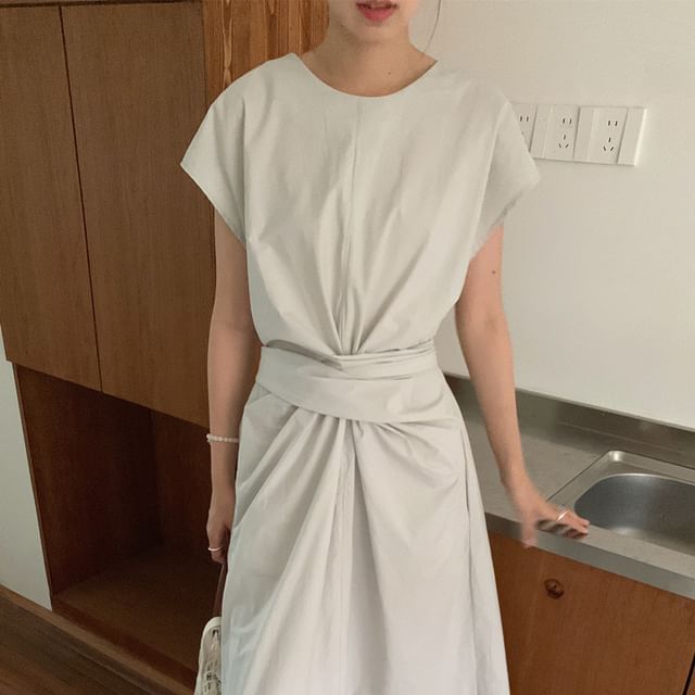 Short-Sleeve Crew Neck Plain Tie Waist Maxi A-Line Dress