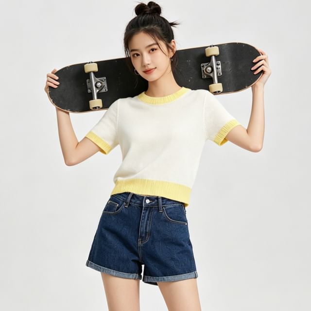 Two-Tone Crewneck Tee with Short Sleeves