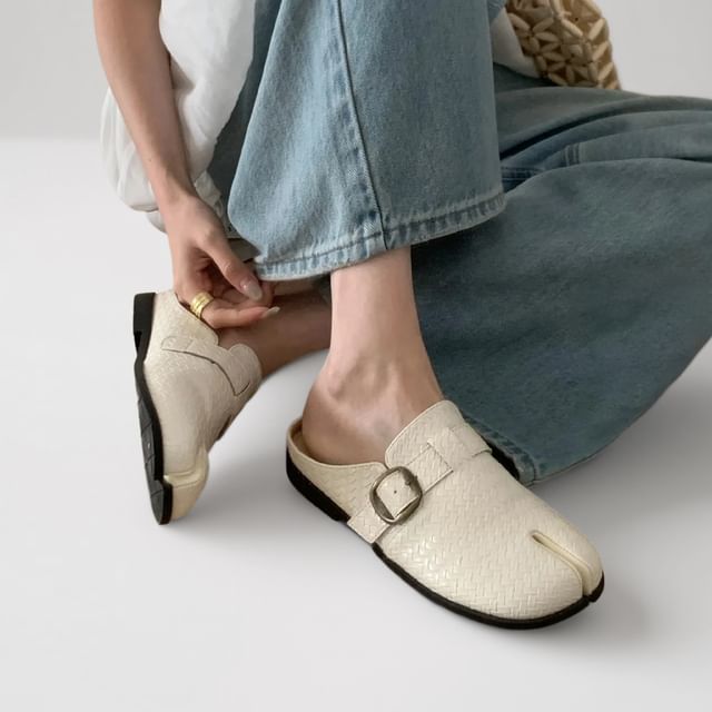 Split Toe Plain Buckled Faux Leather Flat Mules