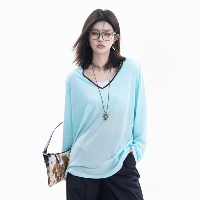 V-Neck Contrast Trim Long-Sleeve T-Shirt