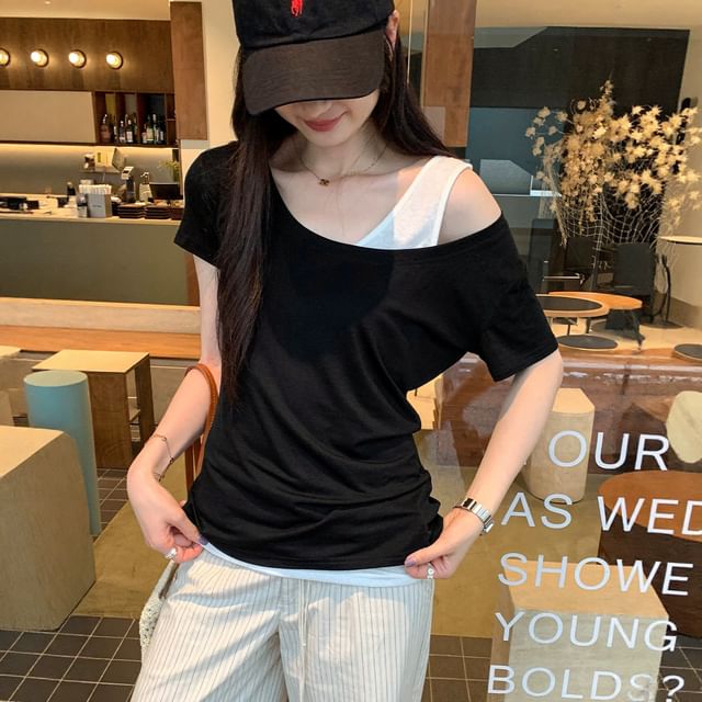 Short-Sleeve Off Shoulder Plain Asymmetrical T-Shirt