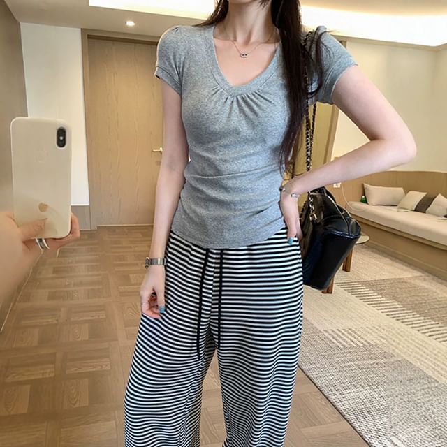 Short-Sleeve V-Neck Plain Ruched T-Shirt