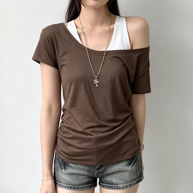 Short-Sleeve Off Shoulder Plain Asymmetrical T-Shirt