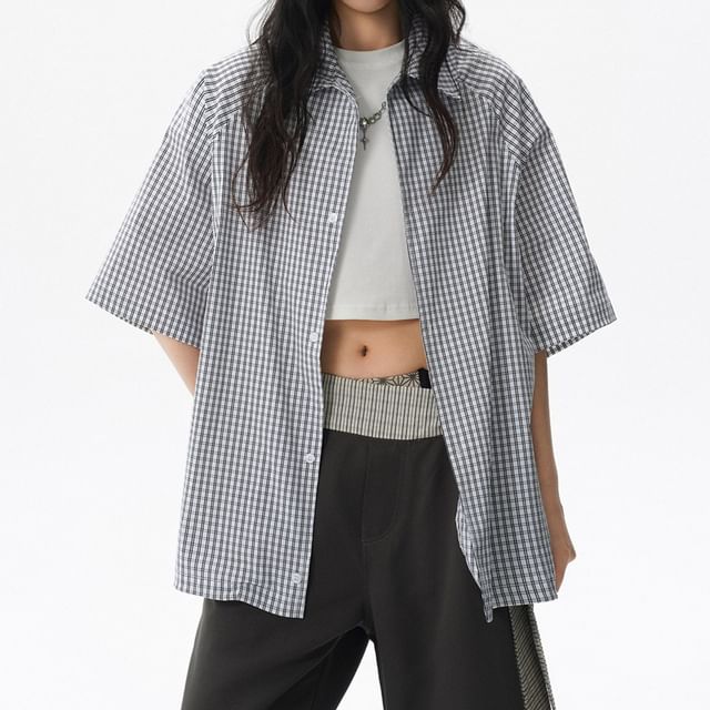 Short-Sleeve Collared Plaid Oversized Shirt