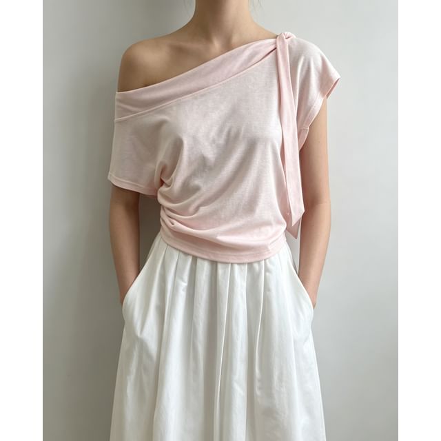 Cold Shoulder Knotted Plain Slim-Fit Short Sleeve T-Shirt