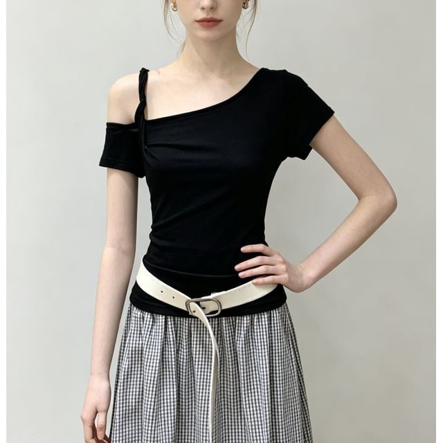 Cold Shoulder Twisted Strap Plain Slim-Fit T-Shirt