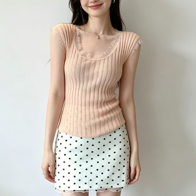 Lace Trim Knit Scoop Neck Sleeveless Top