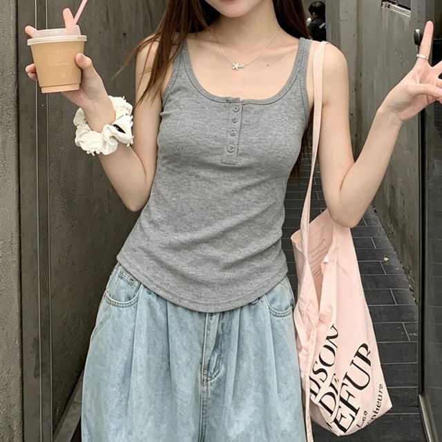 Scoop Neck Slim Fit Tank Top