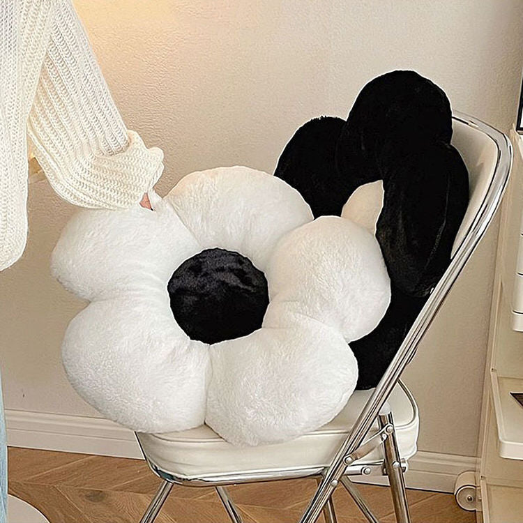 Coussin à fleurs noir et blanc