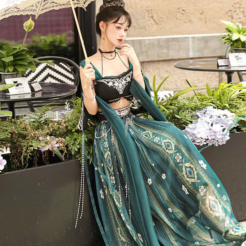 Fascinating  Embroidery Top Pearl Chain Decor High Waist Skirt