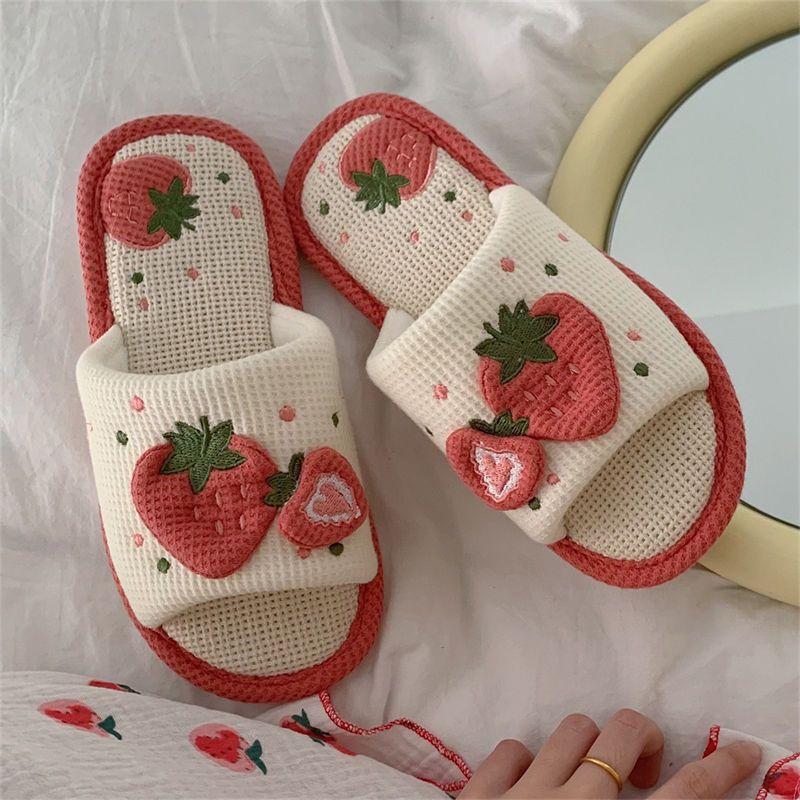 Milky strawberry slippers MK18566 MK Kawaii Store