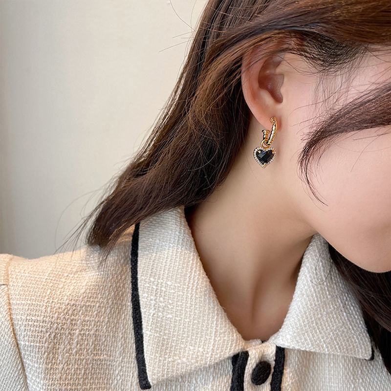 Black Sweet Heart Crystal Earrings MK18907